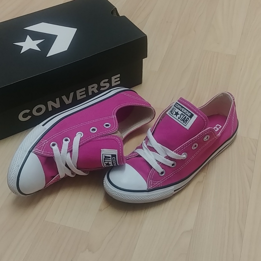 Pink Converse size 6